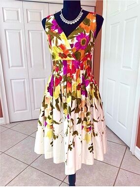 DRESSBARN ~ Women’s v-neck pleated waist colorful dress with pockets size 4